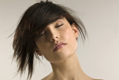 Účesy pro polodlouhé vlasy 2010: Ideální střihy pro každou z nás!